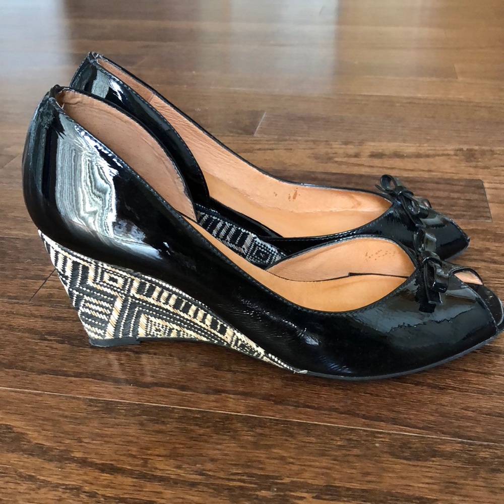 Hispanitas adorable patent leather wedges